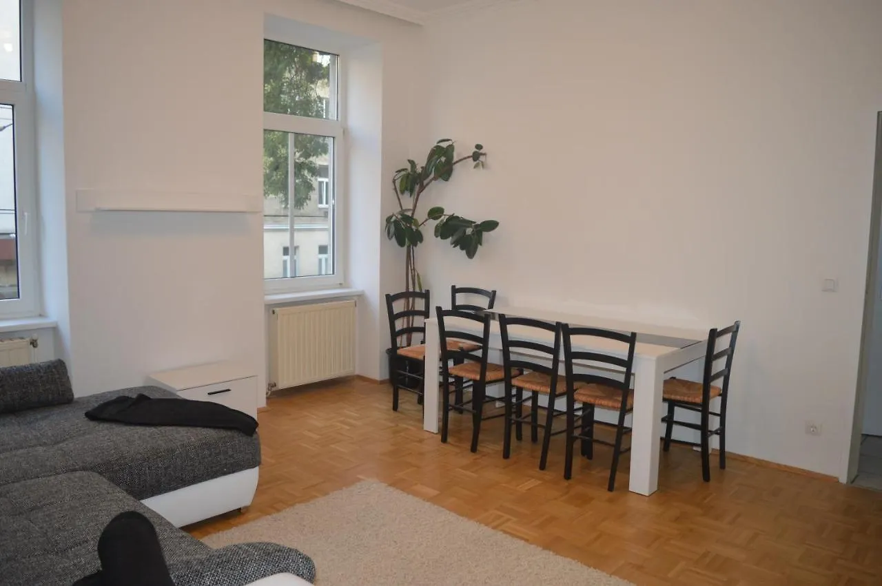 Nette Altbauwohnung Nur 10 Min Von Der City Vienna