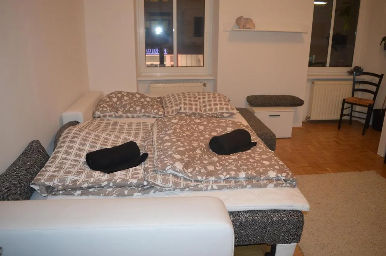 Διαμέρισμα Nette Altbauwohnung Nur 10 Min Von Der City Βιέννη Αυστρία